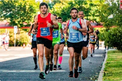 Läufer welche an einem Marathon teilnehmen